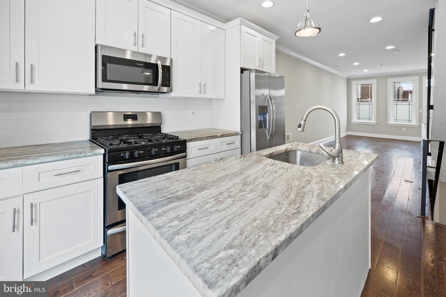1411 N Myrtlewood St Property Photo