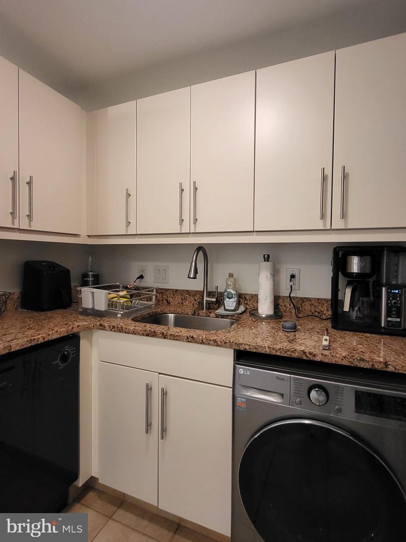 219-29 S 18th St #703 Property Photo 8