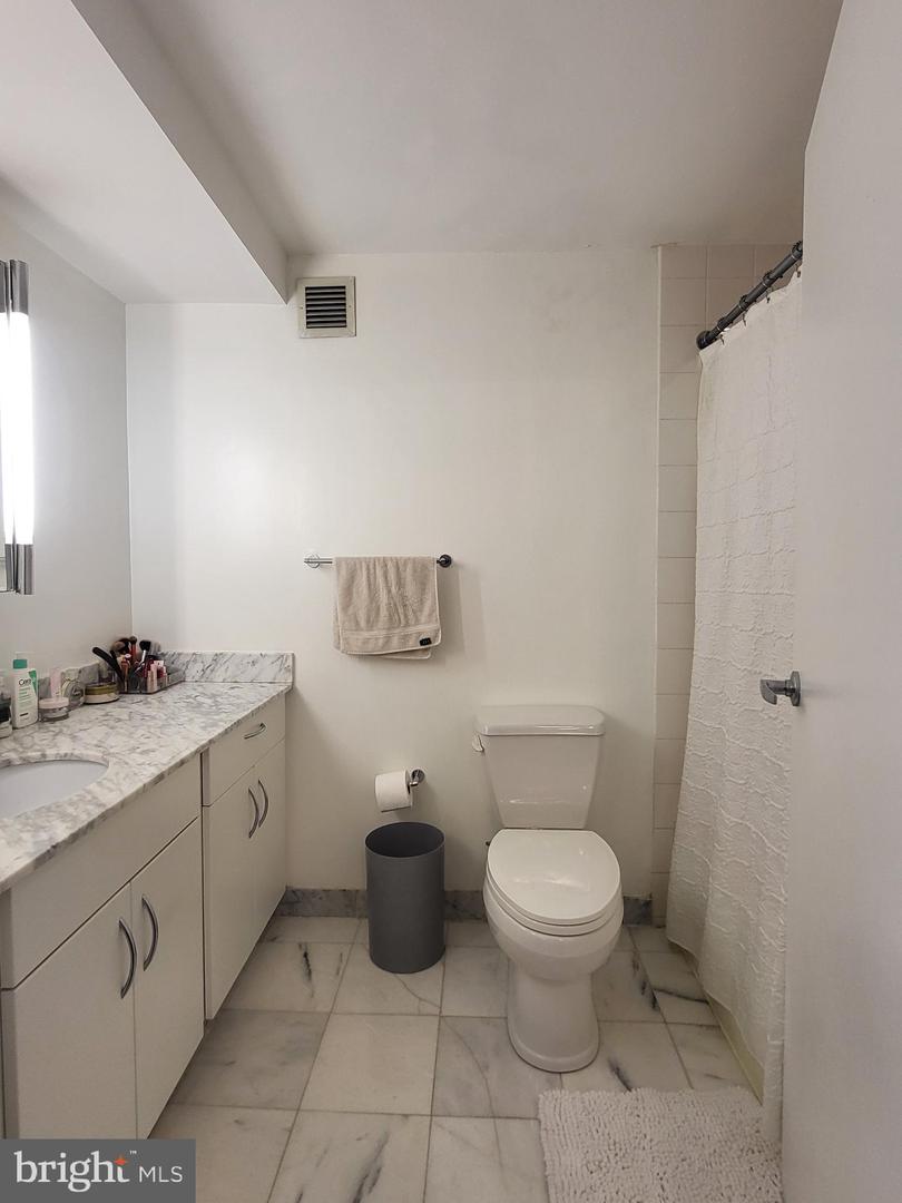 219-29 S 18th St #703 Property Photo 10