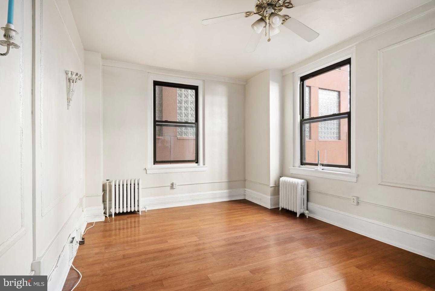 1324 Locust St #619 Property Photo 6