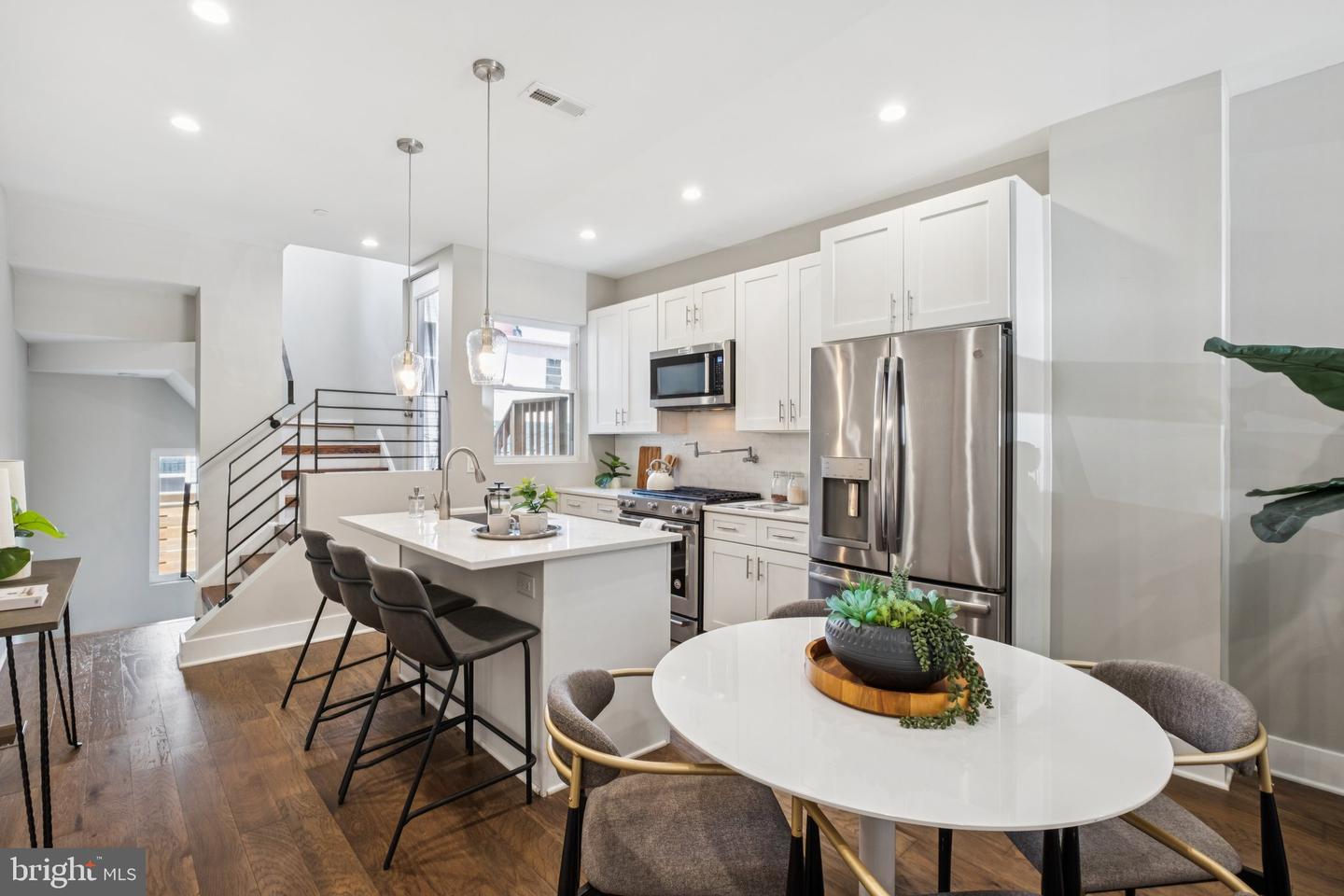 1432 N Etting St Property Photo 1