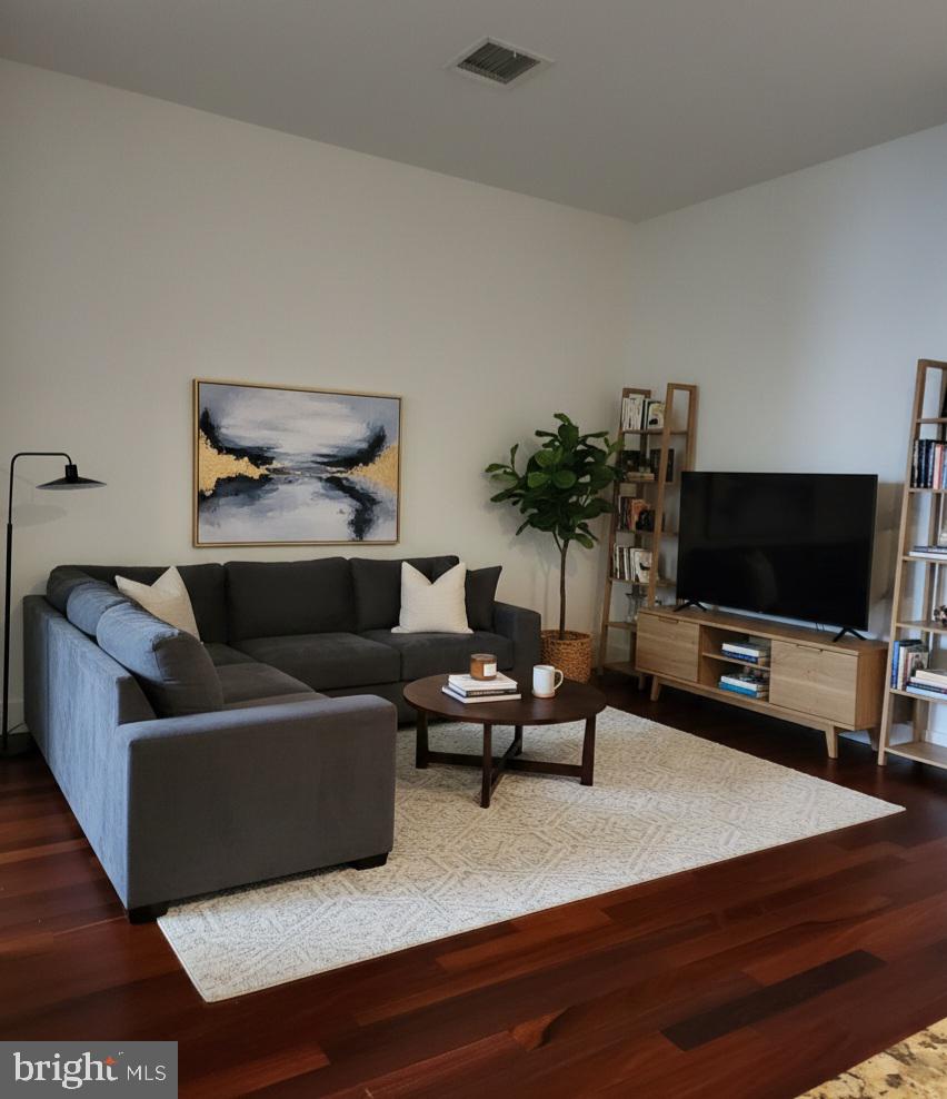 1101 Locust St #4c Property Photo 3