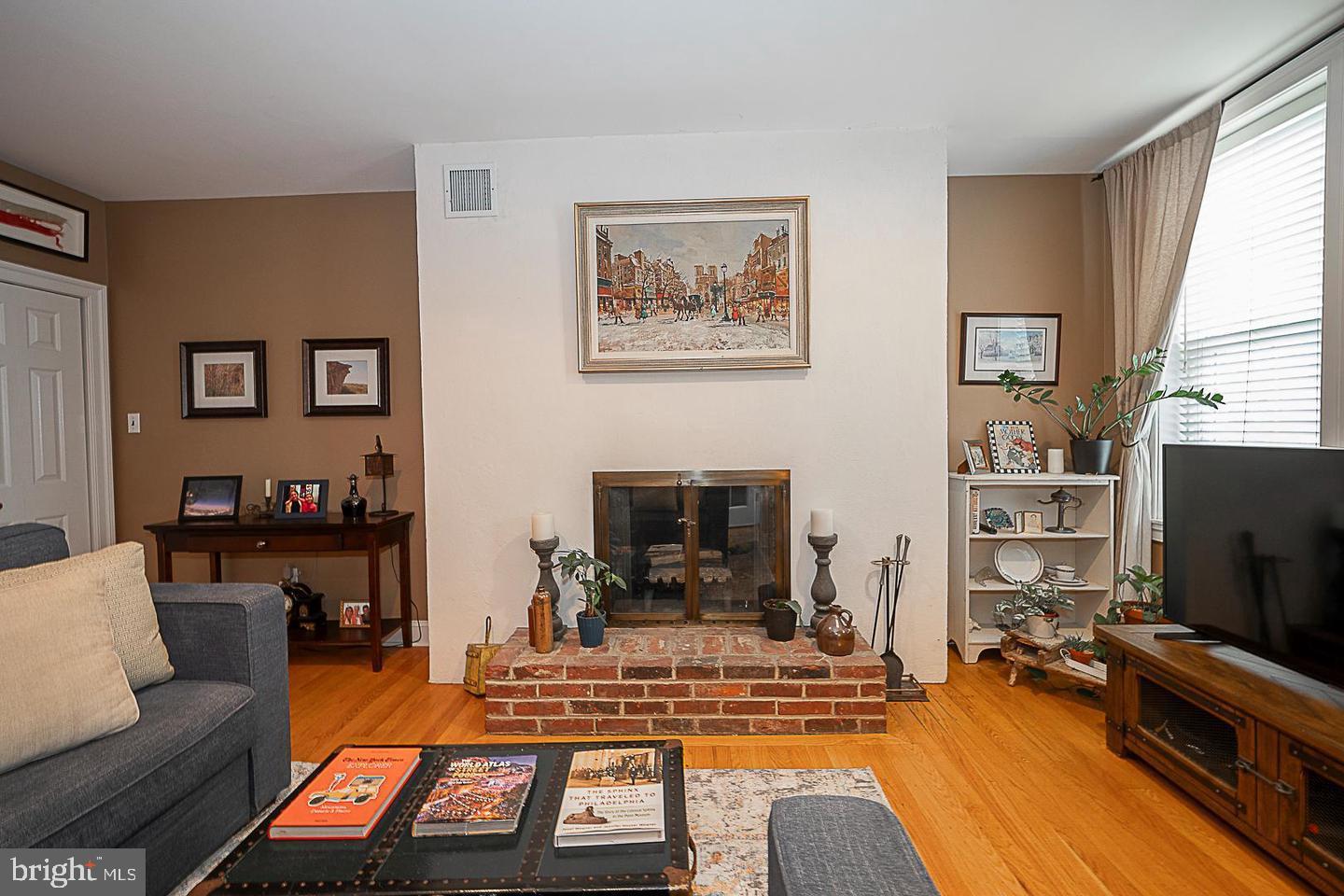 2317 Fairmount Ave Property Photo 6