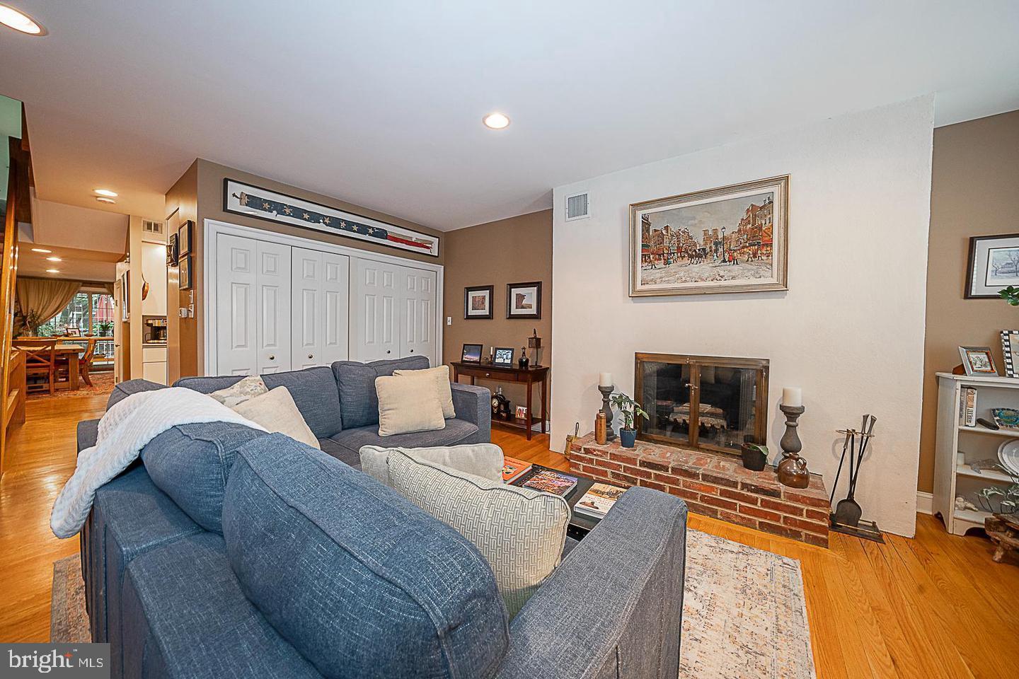 2317 Fairmount Ave Property Photo 7