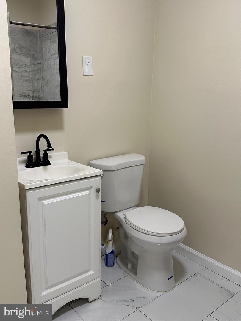 5843 Germantown Ave #2b Property Photo 8