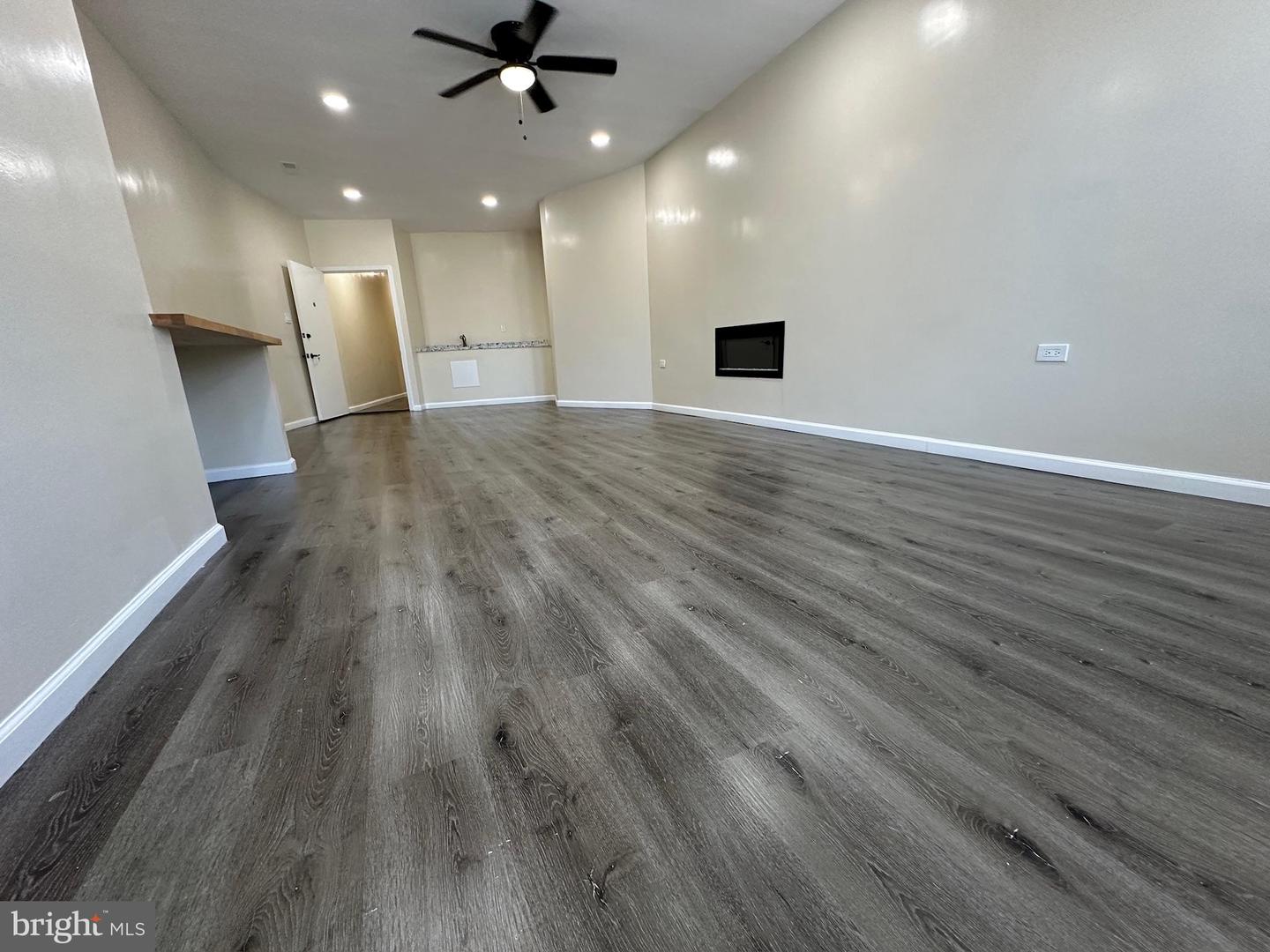 5843 Germantown Ave #2b Property Photo 11