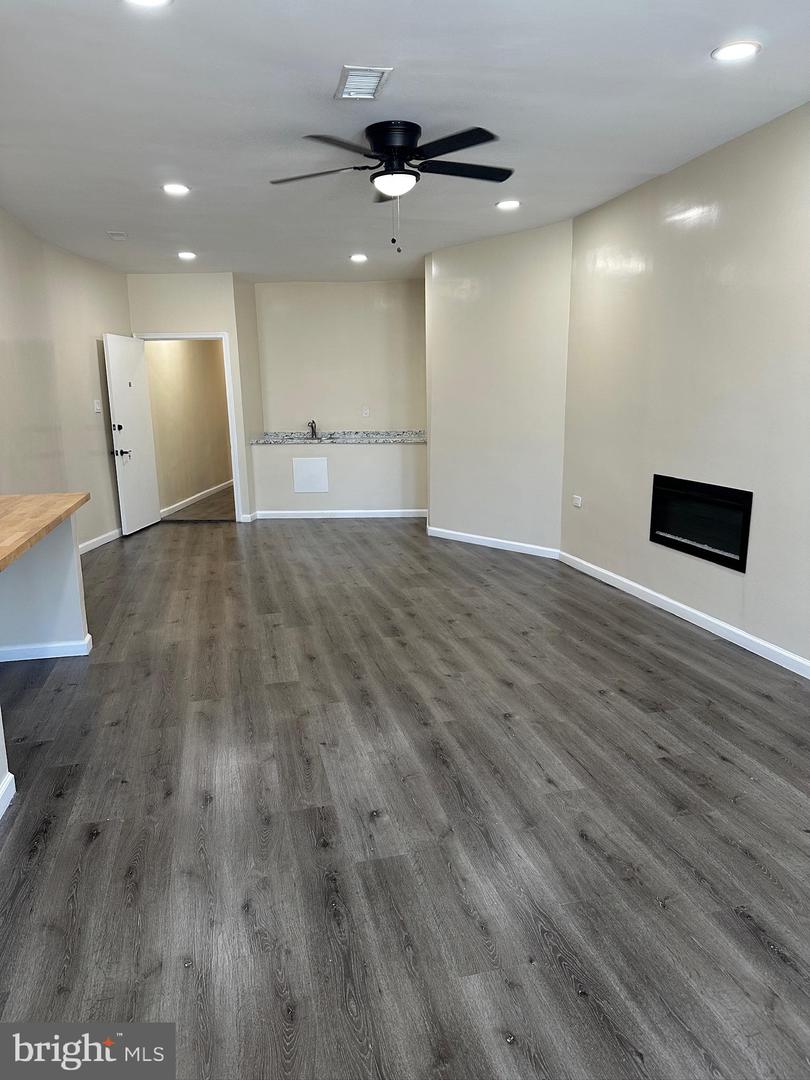 5843 Germantown Ave #2b Property Photo 12