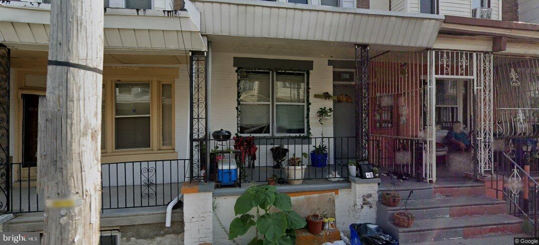 940 E Schiller St Property Photo 1