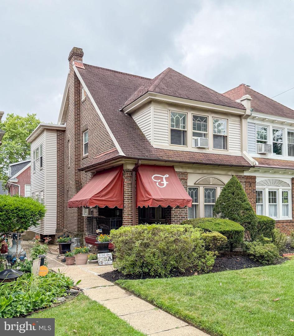 1052 Allengrove St Property Photo 1