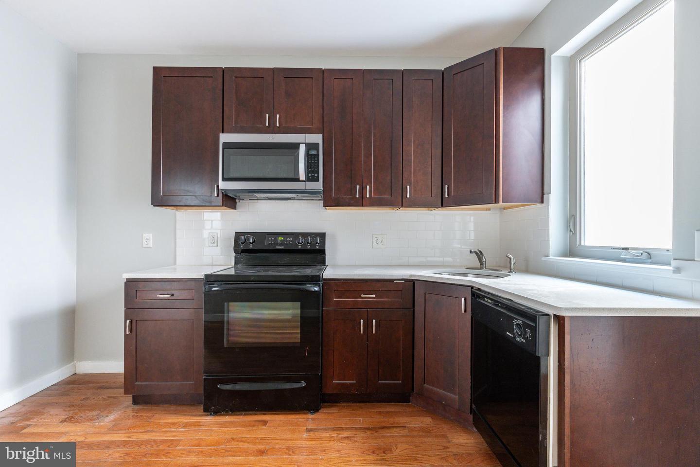 1614 N Sydenham St Property Photo 8