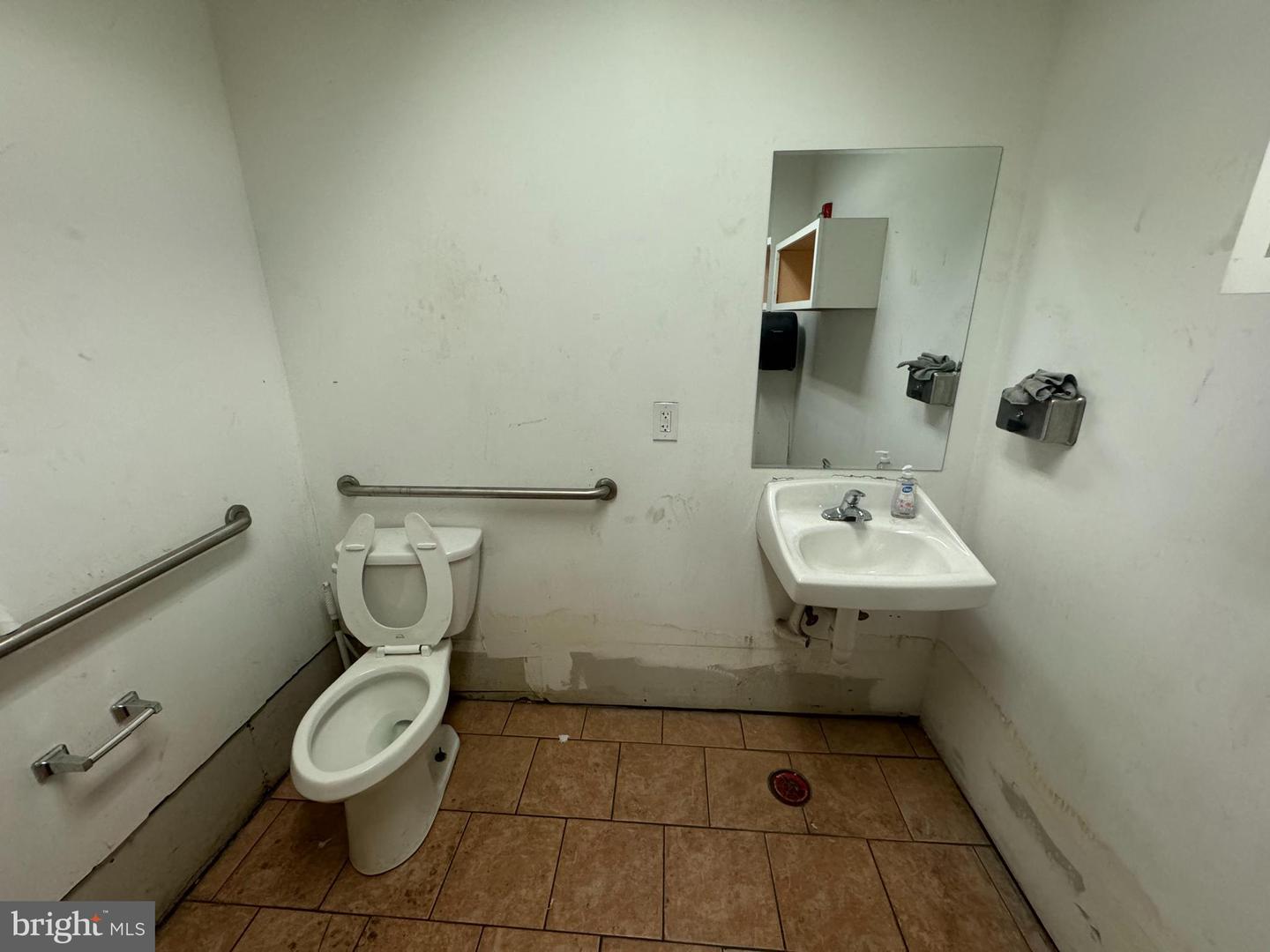 9490 Blue Grass Rd #e Property Photo 14