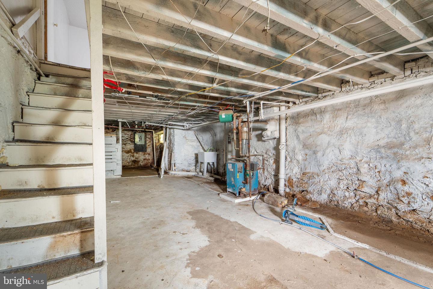 6081 Chester Ave Property Photo 3