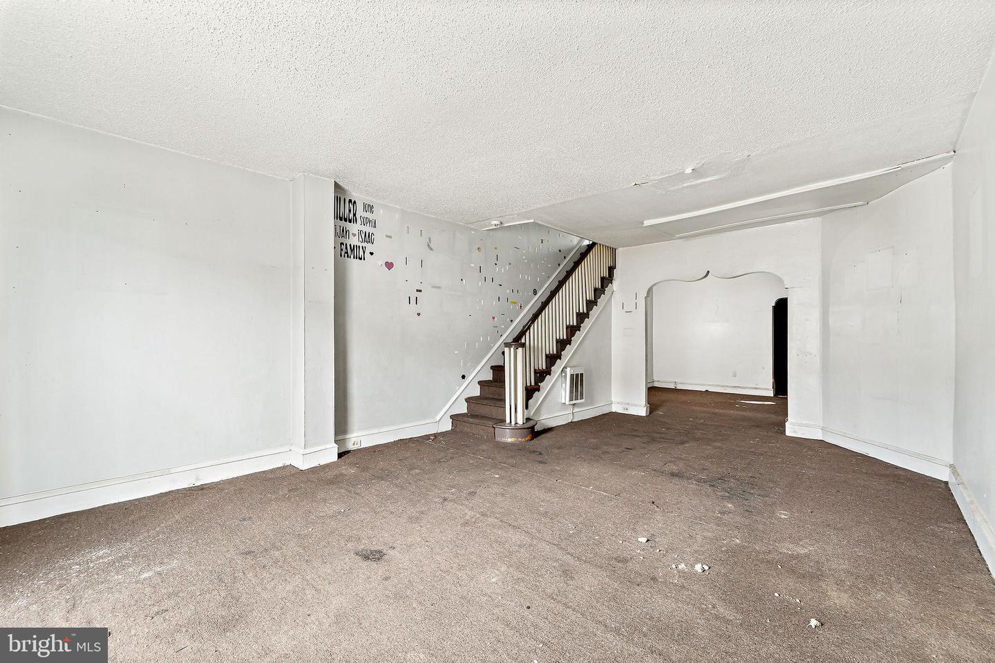 6081 Chester Ave Property Photo 6