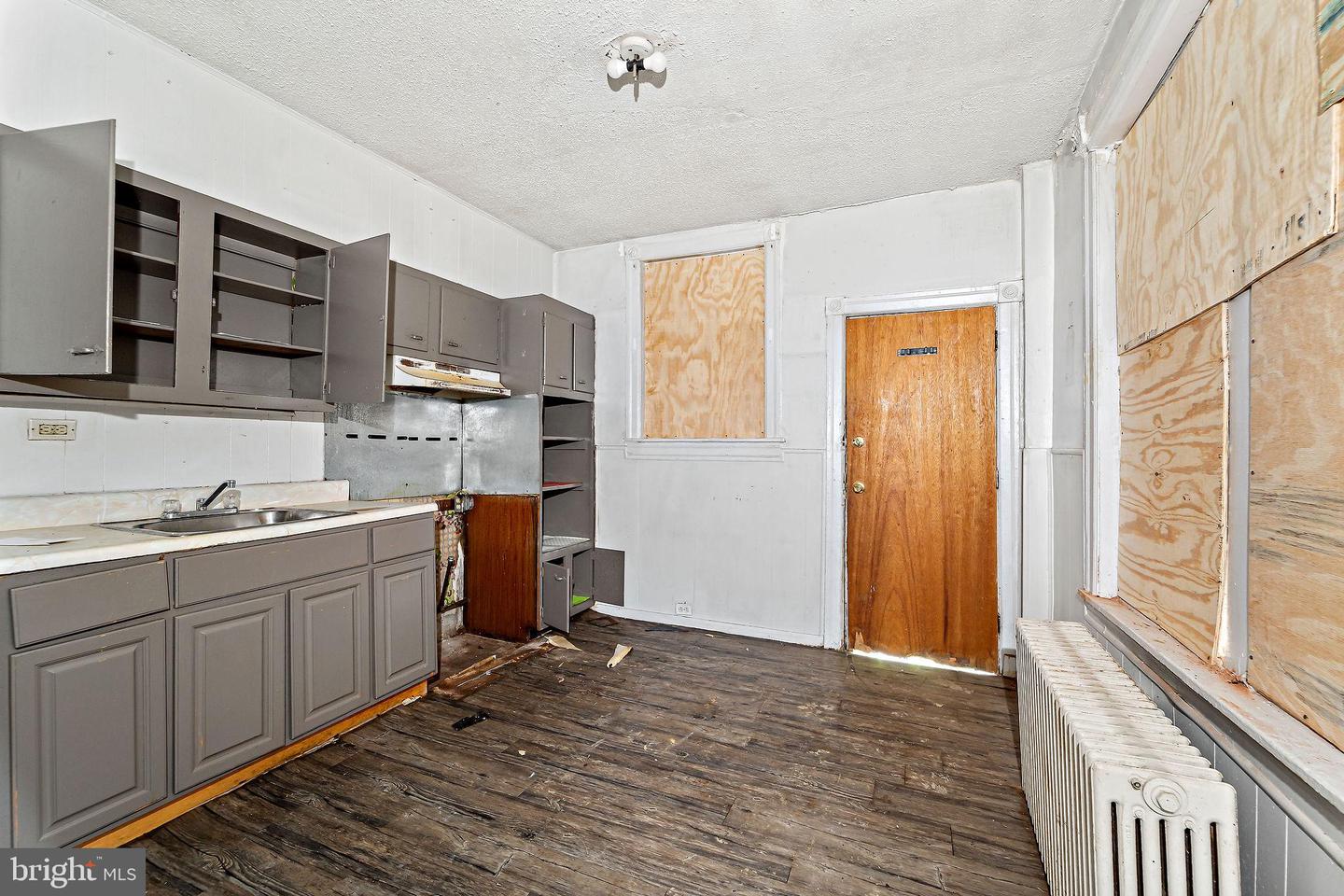 6081 Chester Ave Property Photo 7