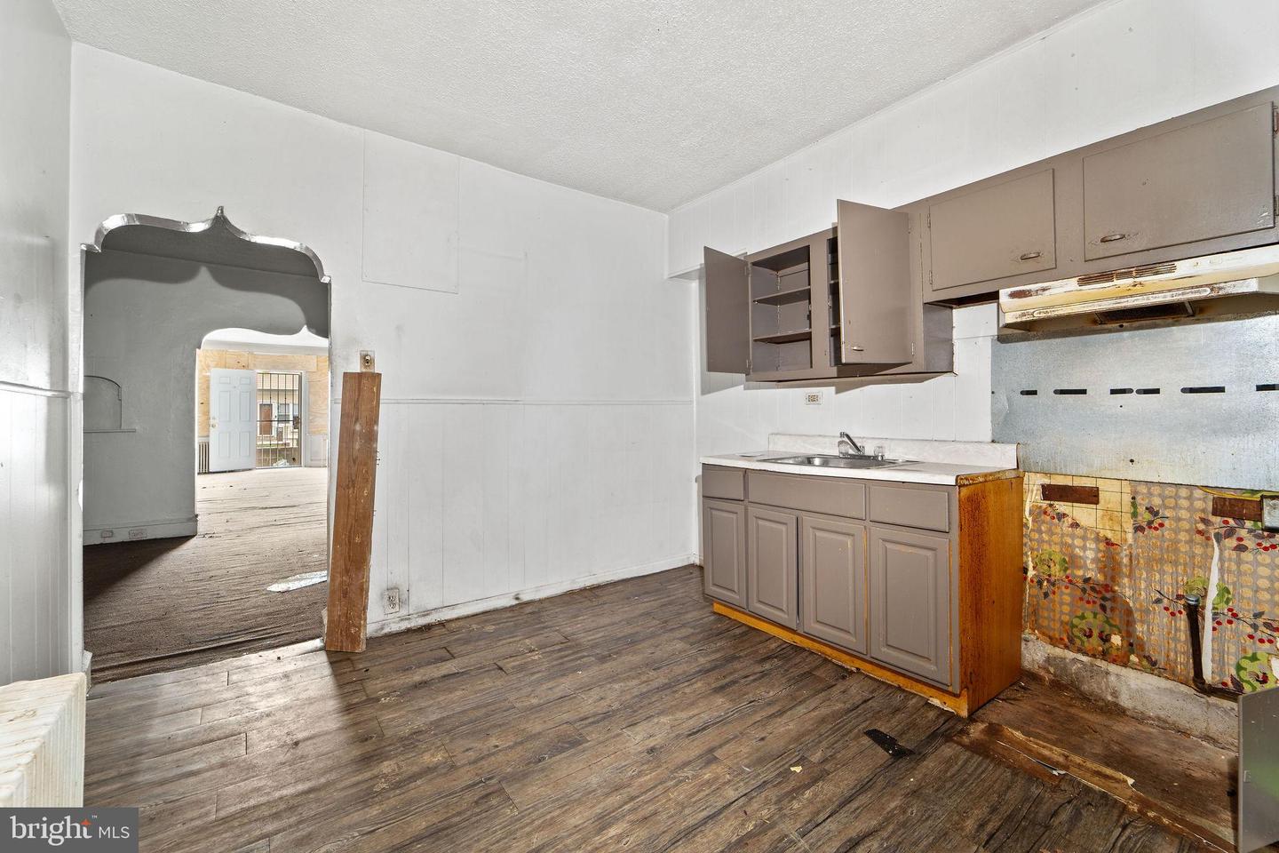 6081 Chester Ave Property Photo 13
