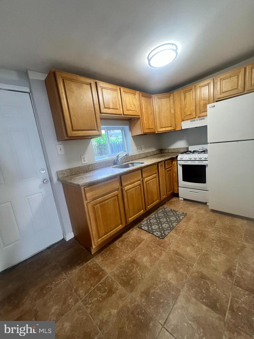 2136 E Tucker St Property Photo 5