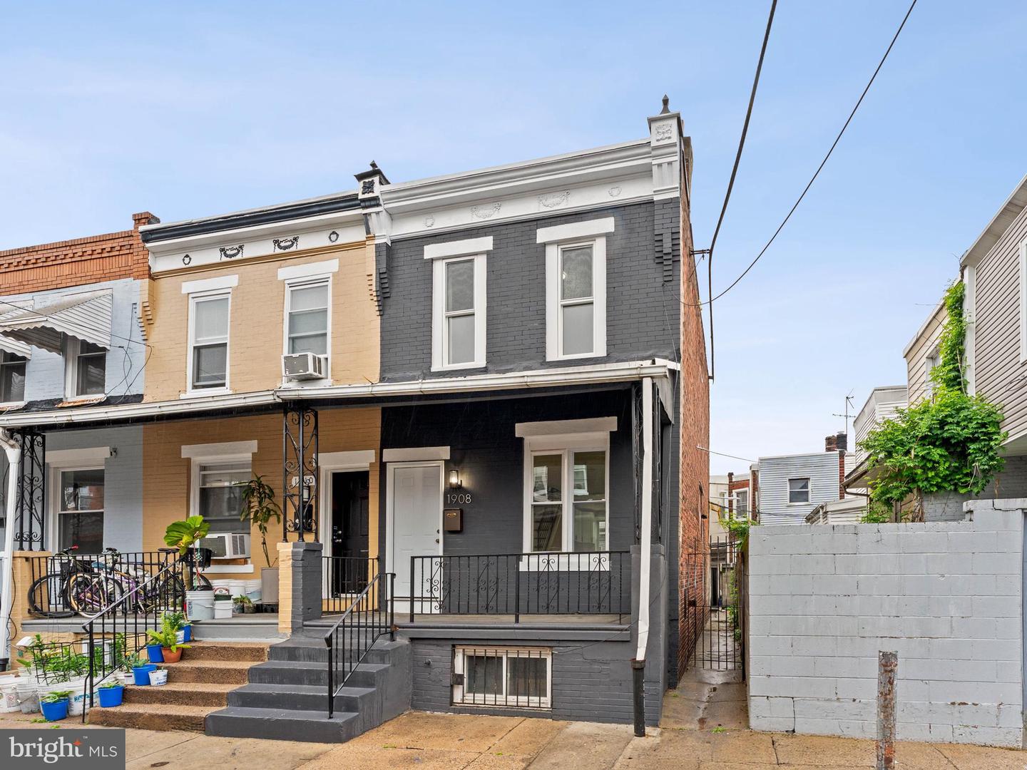 1908 S Beechwood St Property Photo 1