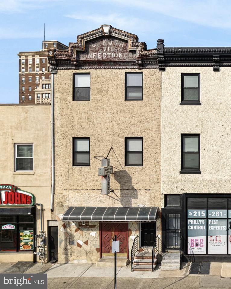 711 W GIRARD AVE Property Photo 1