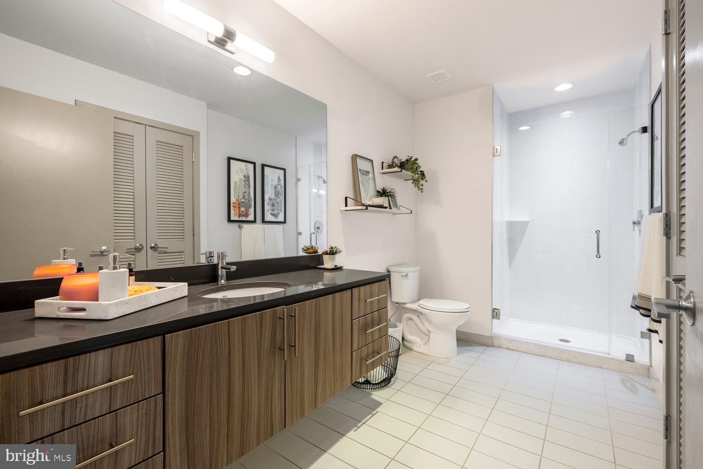 1125 Sansom St #2b-611 Property Photo 23