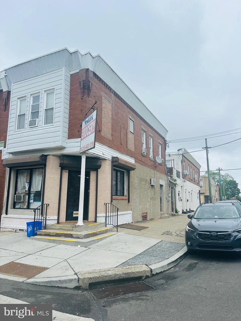 1555 S Newkirk St Property Photo 2