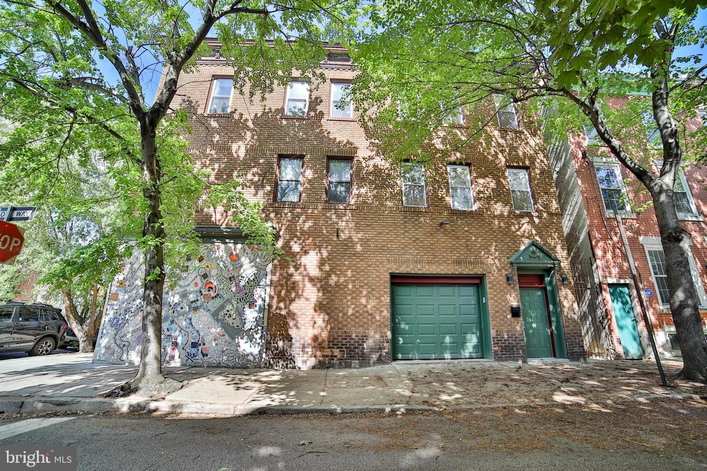 1037 BAINBRIDGE ST Property Photo 1