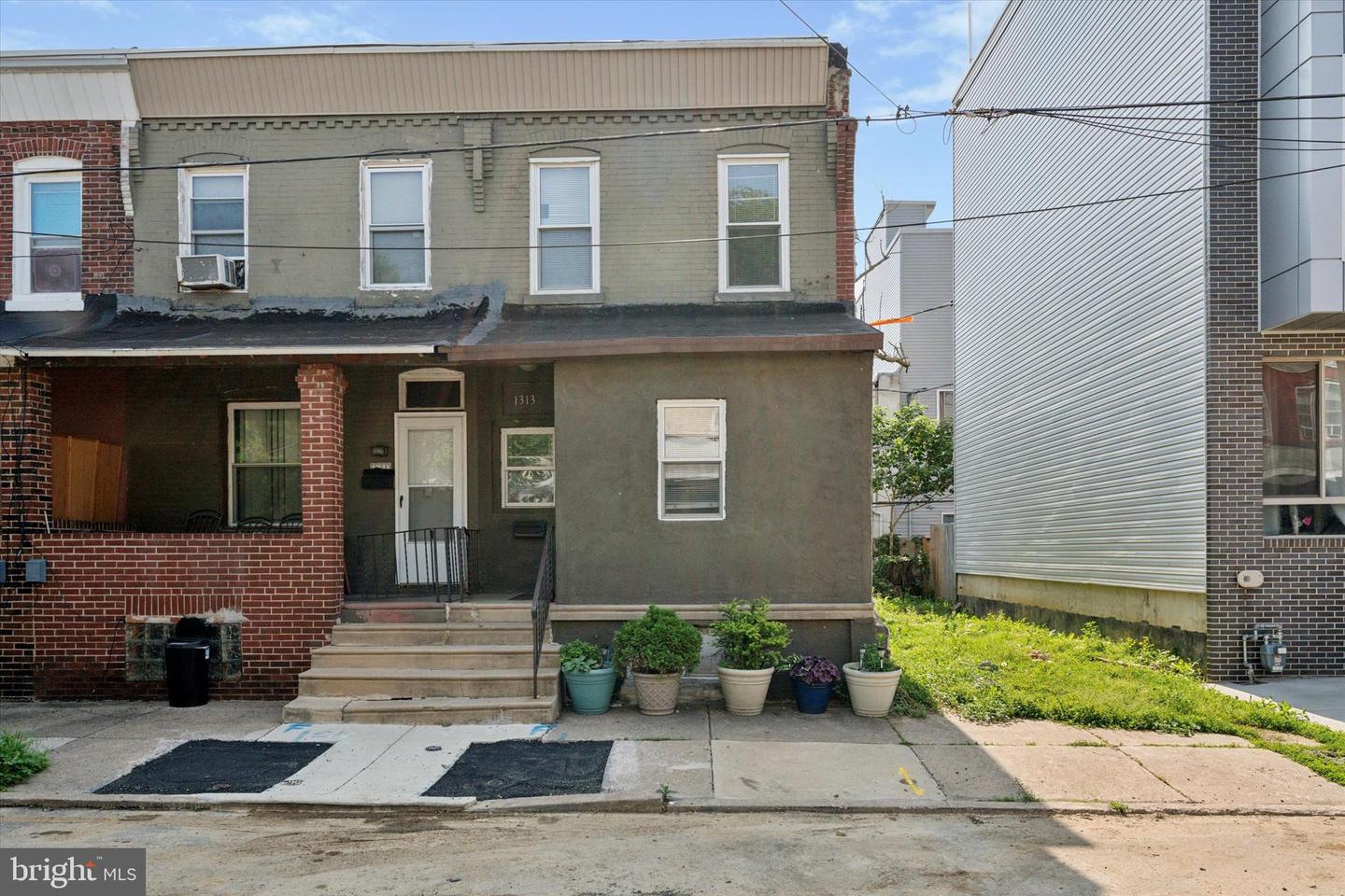 1313 S Stanley St Property Photo 1