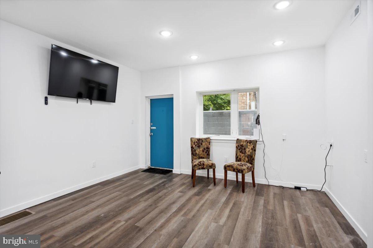 403 W Coulter St #1 Property Photo 2