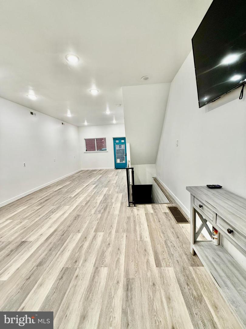 403 W Coulter St #1 Property Photo 7