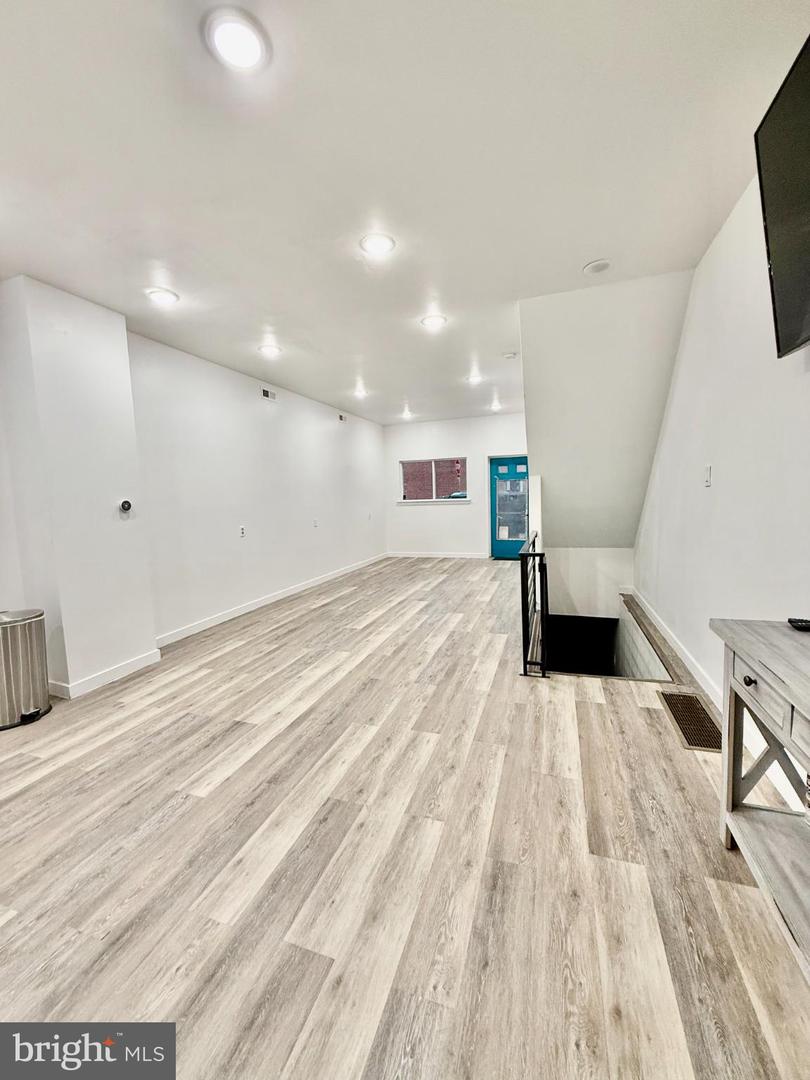 403 W Coulter St #1 Property Photo 8