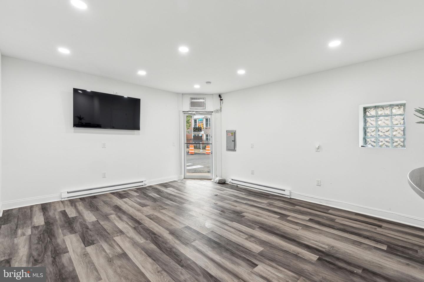 1633 W Oxford St Property Photo 10