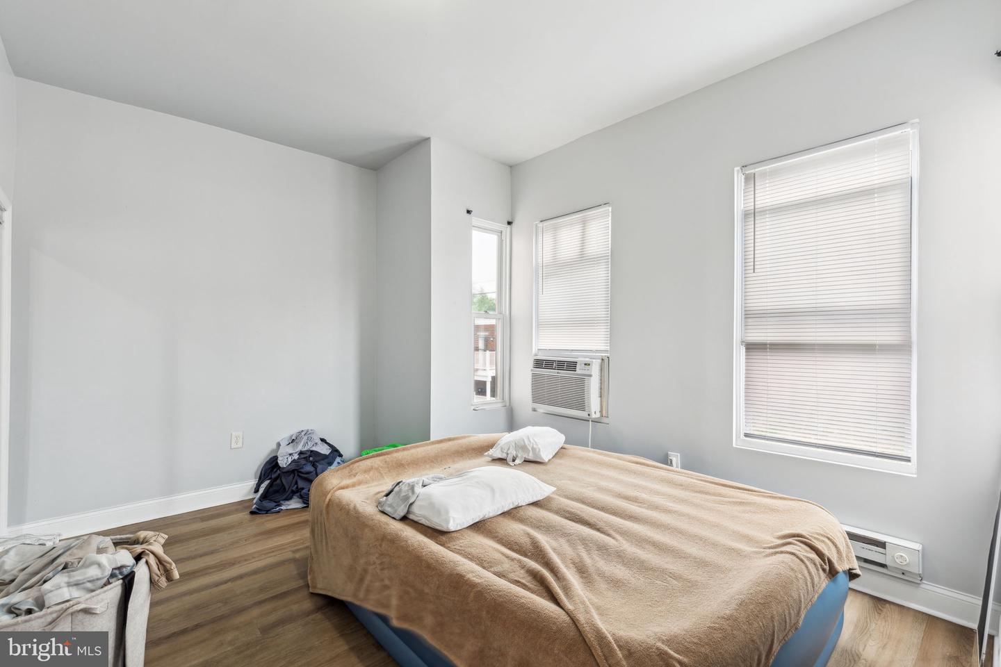 1633 W Oxford St Property Photo 24