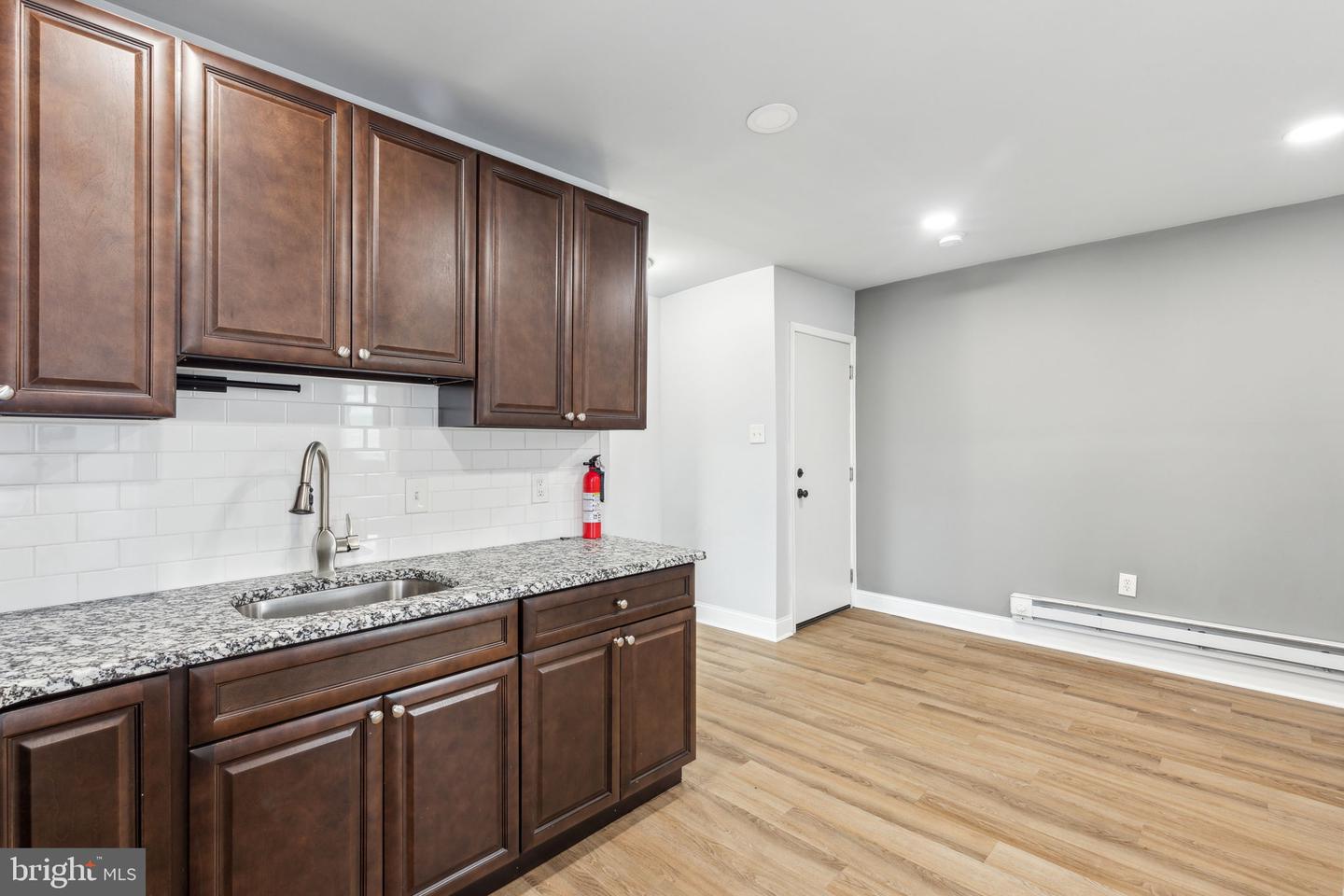 1633 W Oxford St Property Photo 32