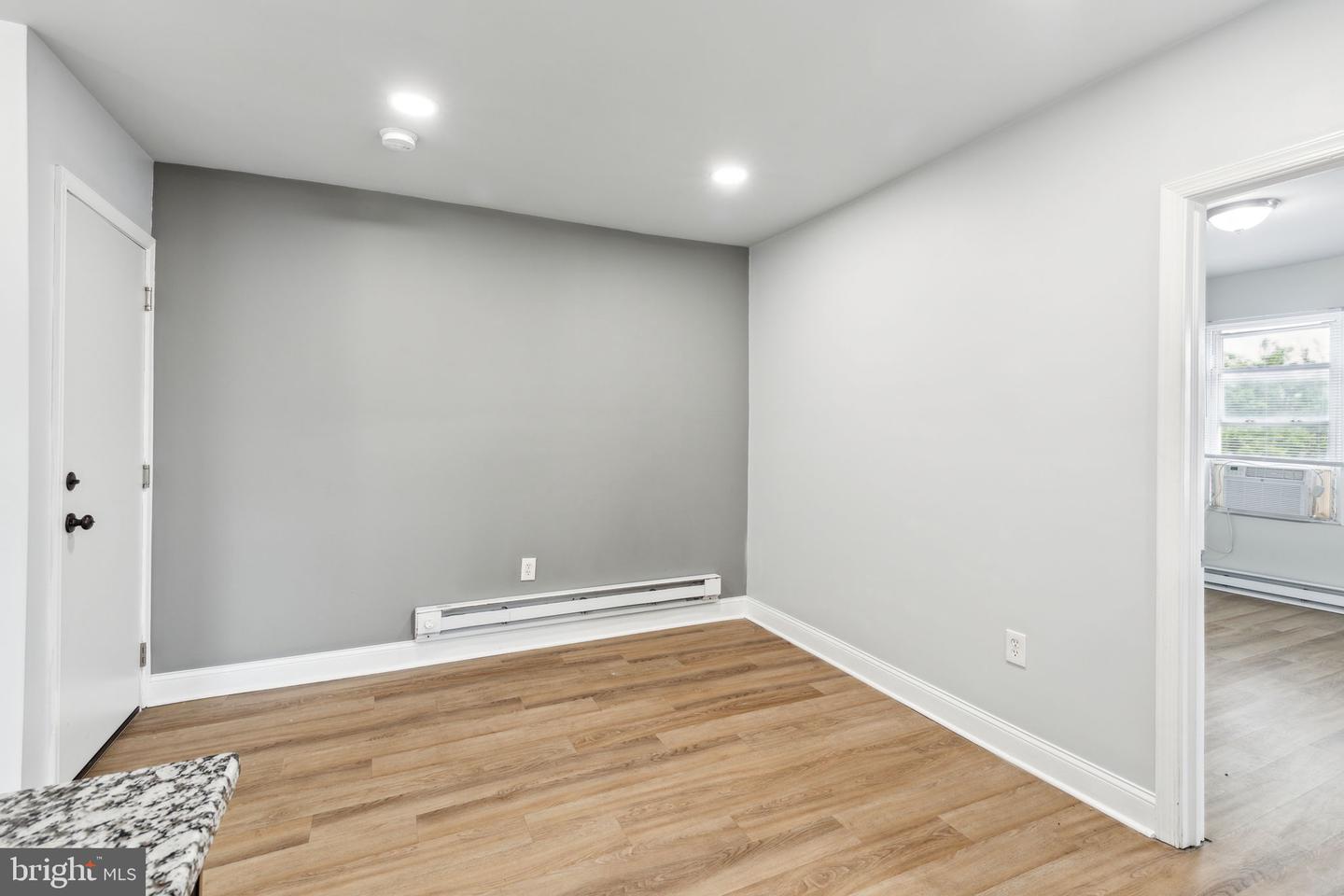 1633 W Oxford St Property Photo 34
