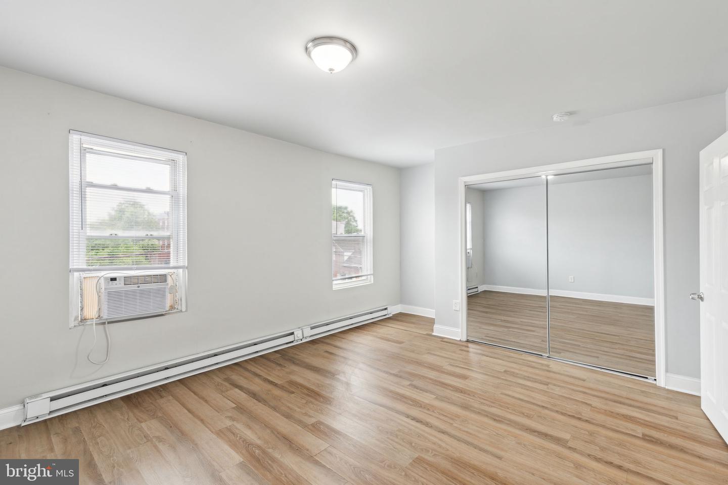 1633 W Oxford St Property Photo 35