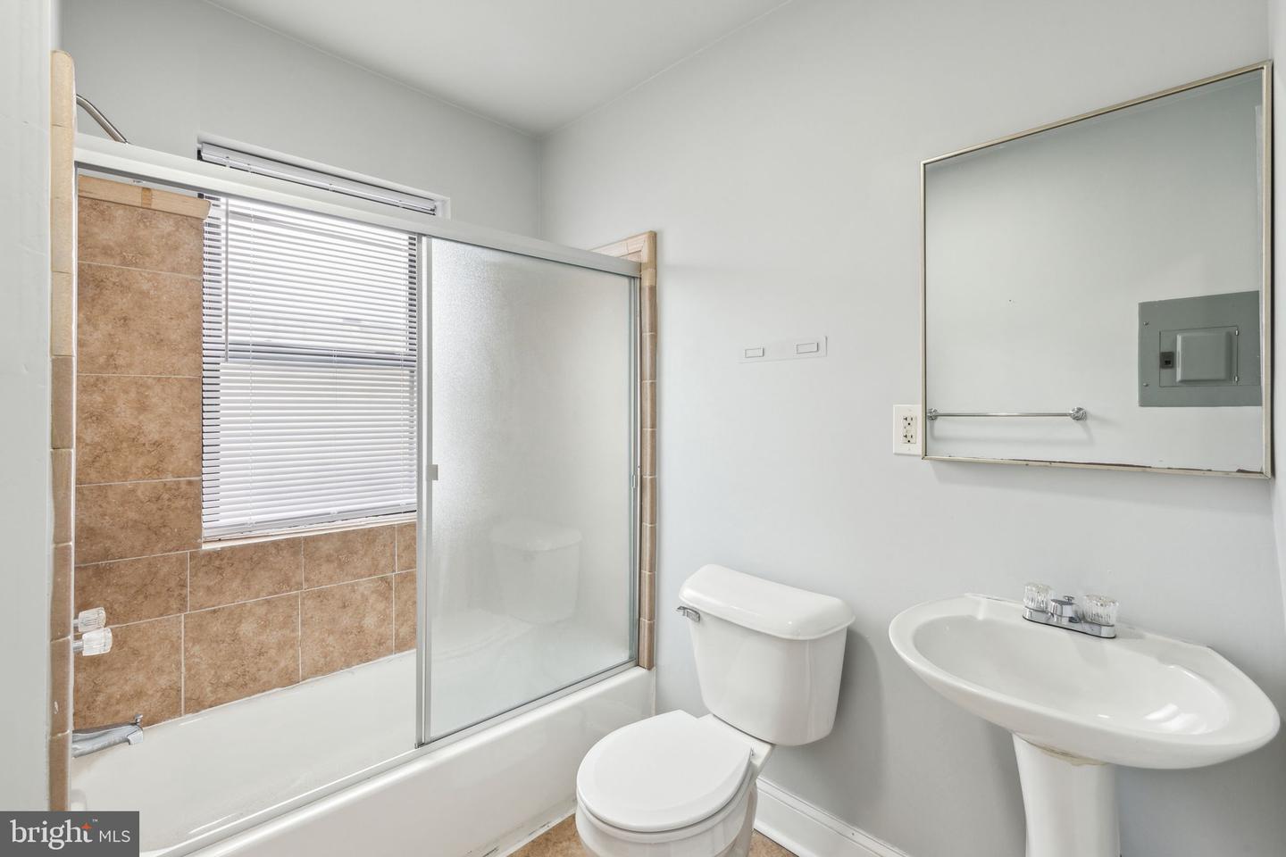 1633 W Oxford St Property Photo 38