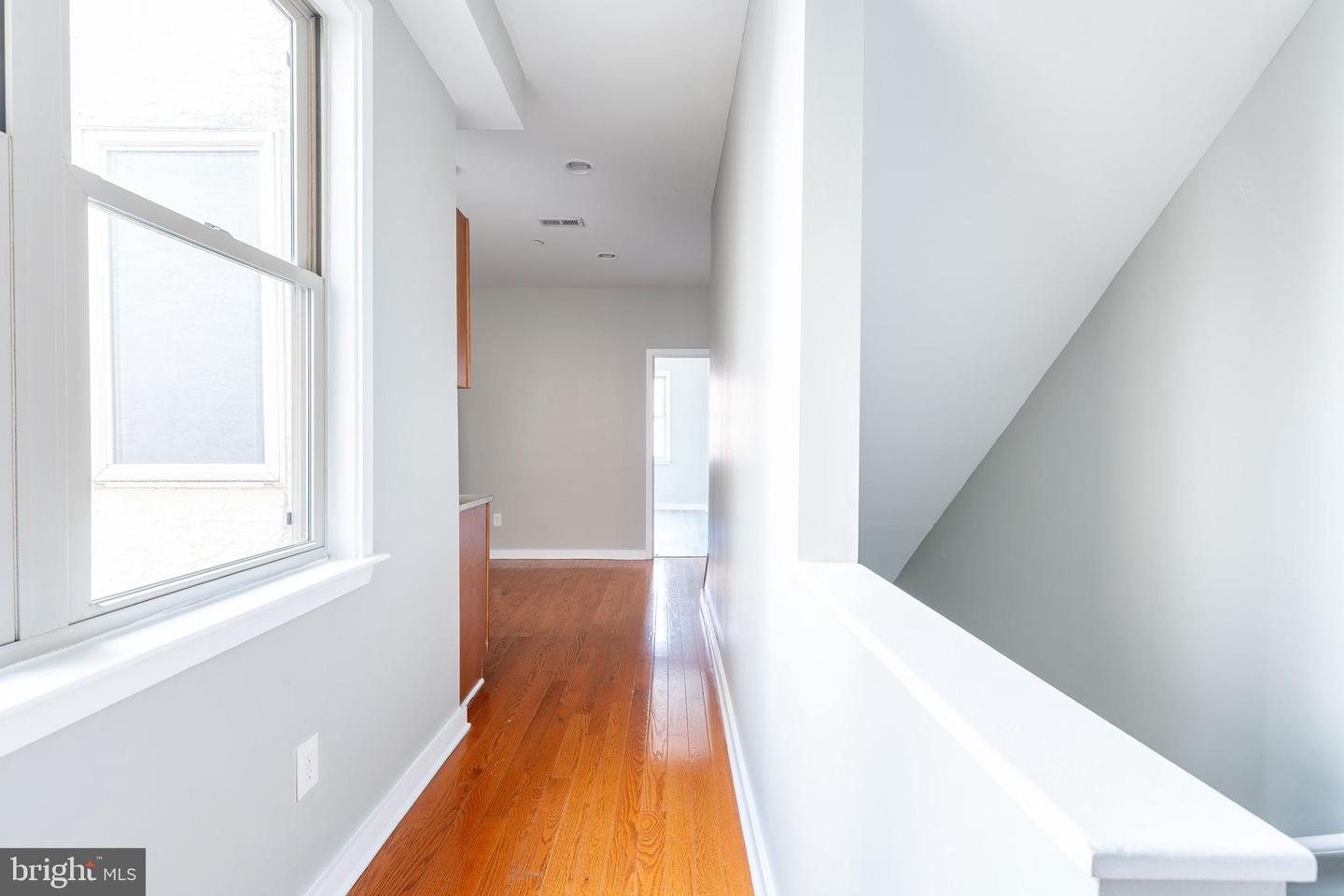 1632 N Sydenham St Property Photo 6