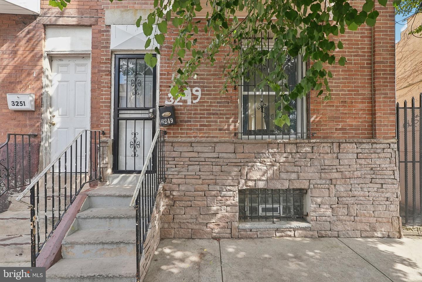 3249 JASPER ST Property Photo 1