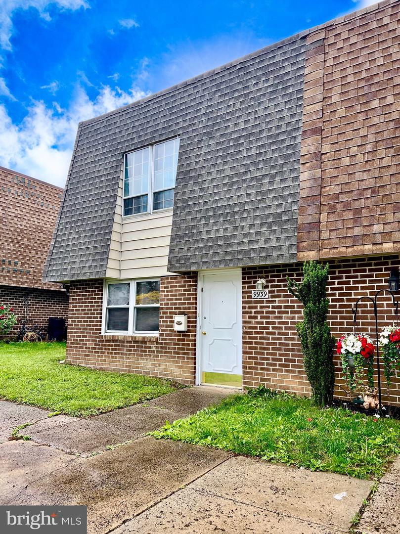 9939 WINGTIP RD Property Photo 1