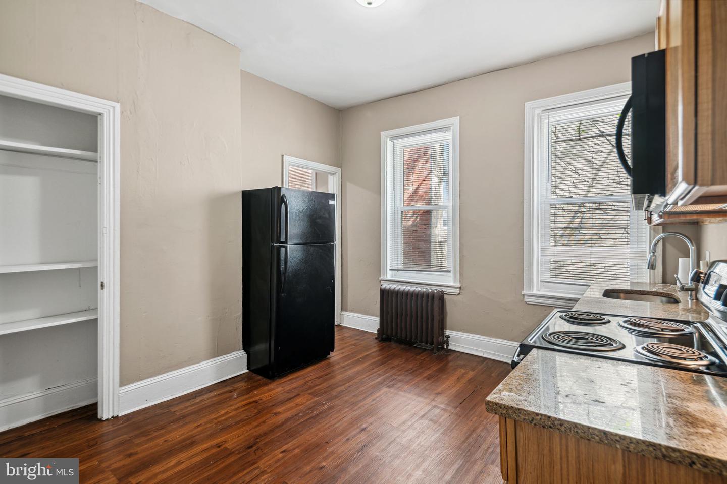 865 Belmont Ave Property Photo 20