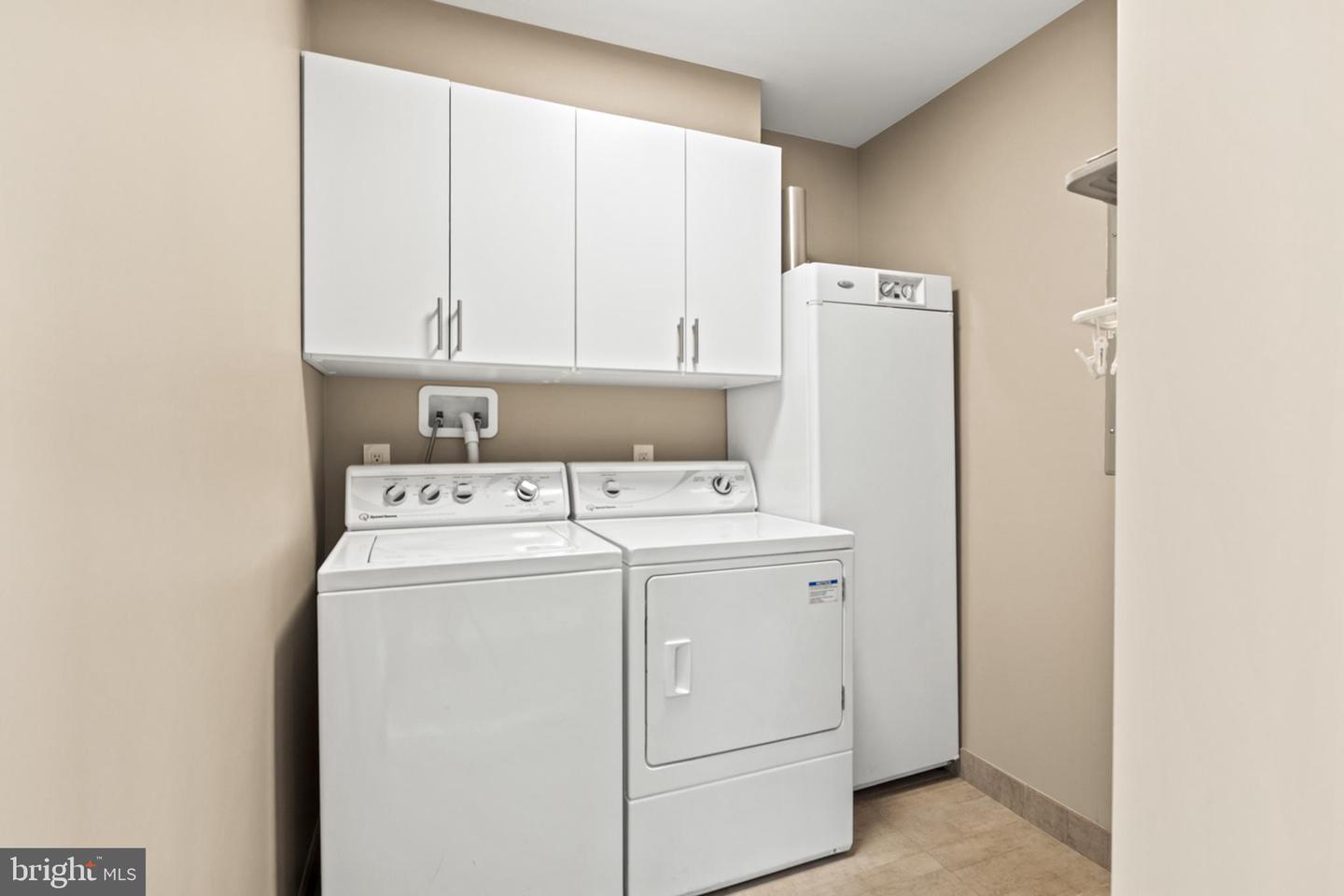 2147 Lombard St Property Photo 36