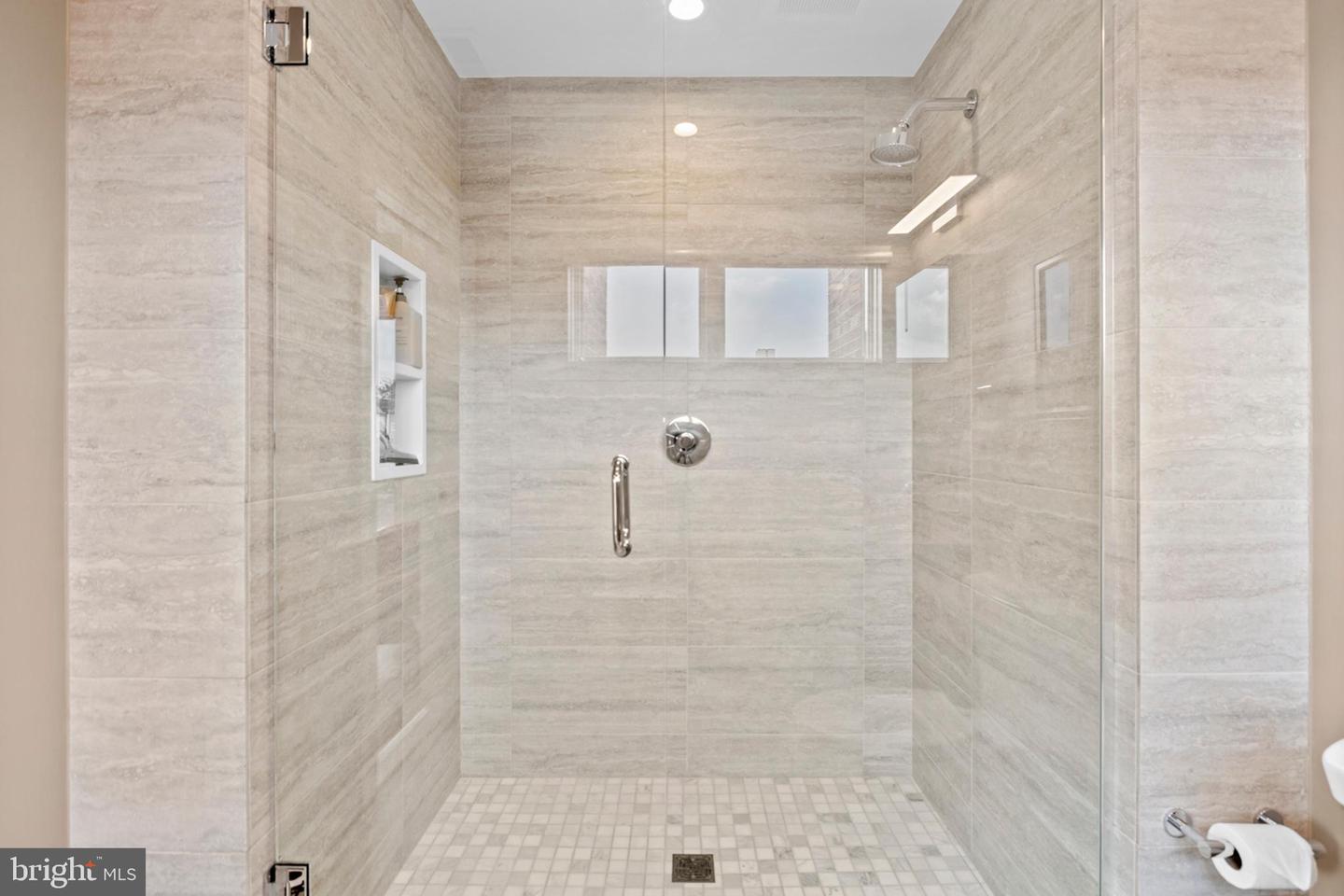 2147 Lombard St Property Photo 40