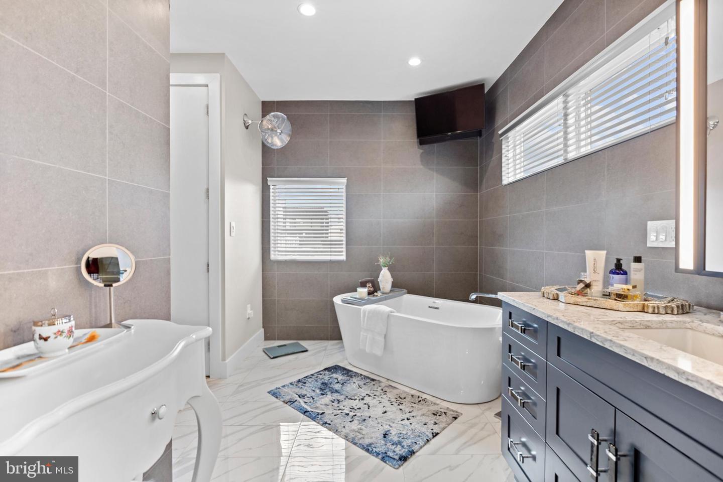 2147 Lombard St Property Photo 46