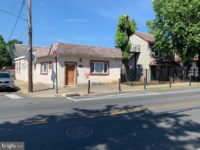 1750-54 Bridge St Property Photo 1