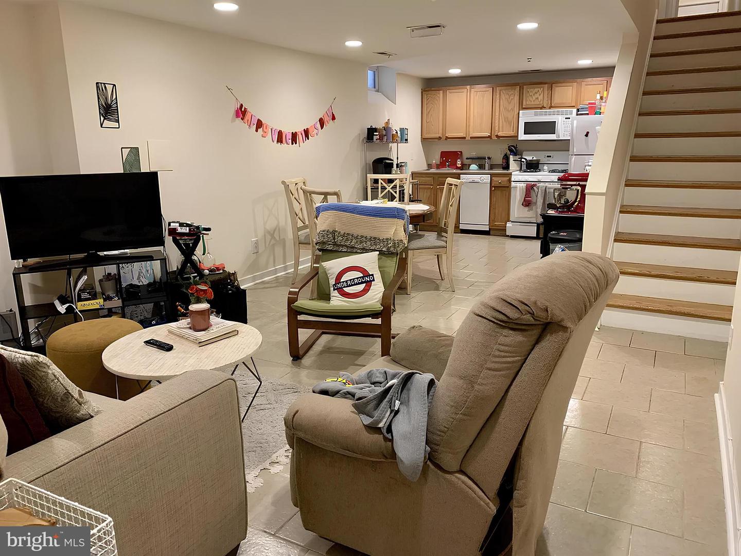 3319 Powelton Ave #1r Property Photo 1