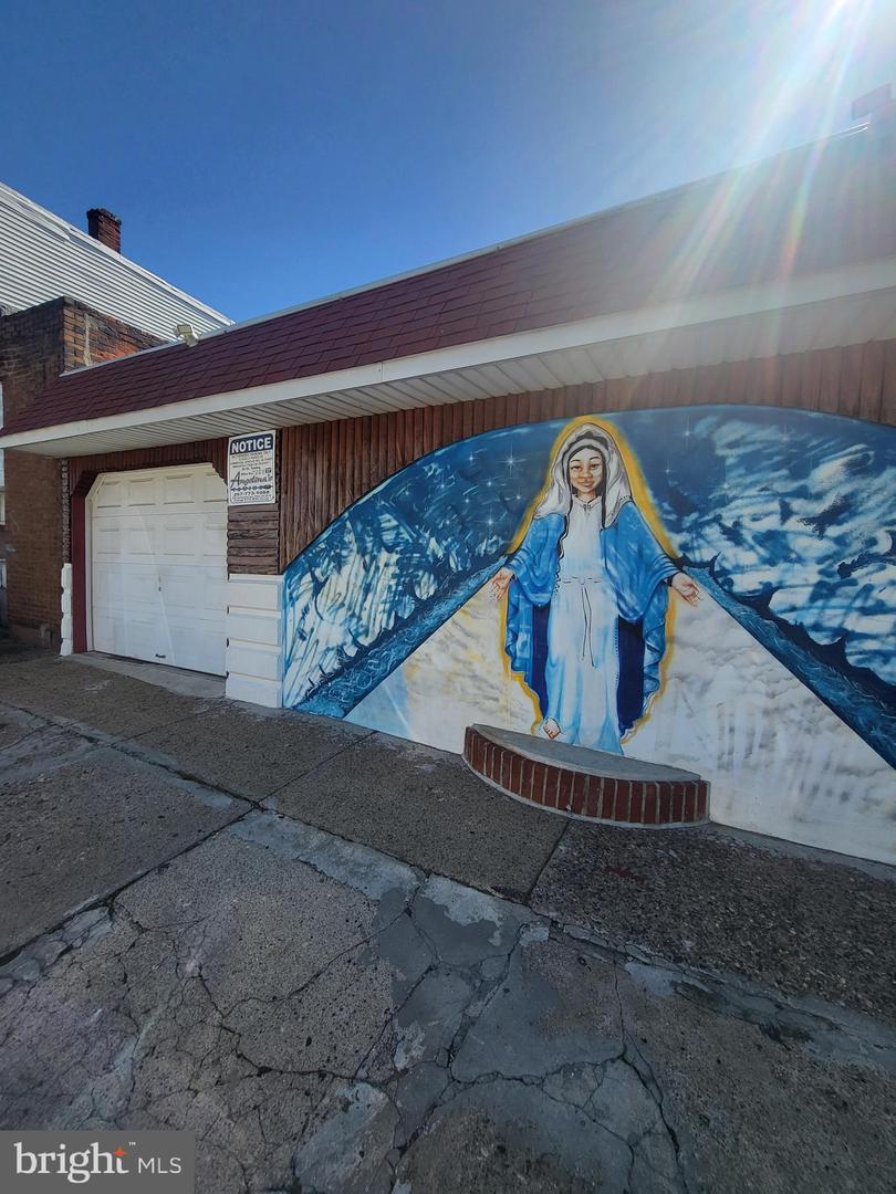 449-57 E Ontario St Property Photo 2