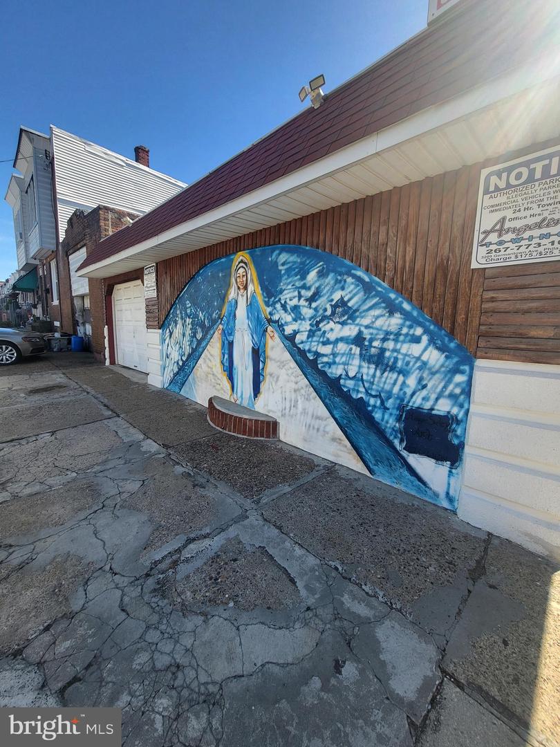 449-57 E Ontario St Property Photo 3