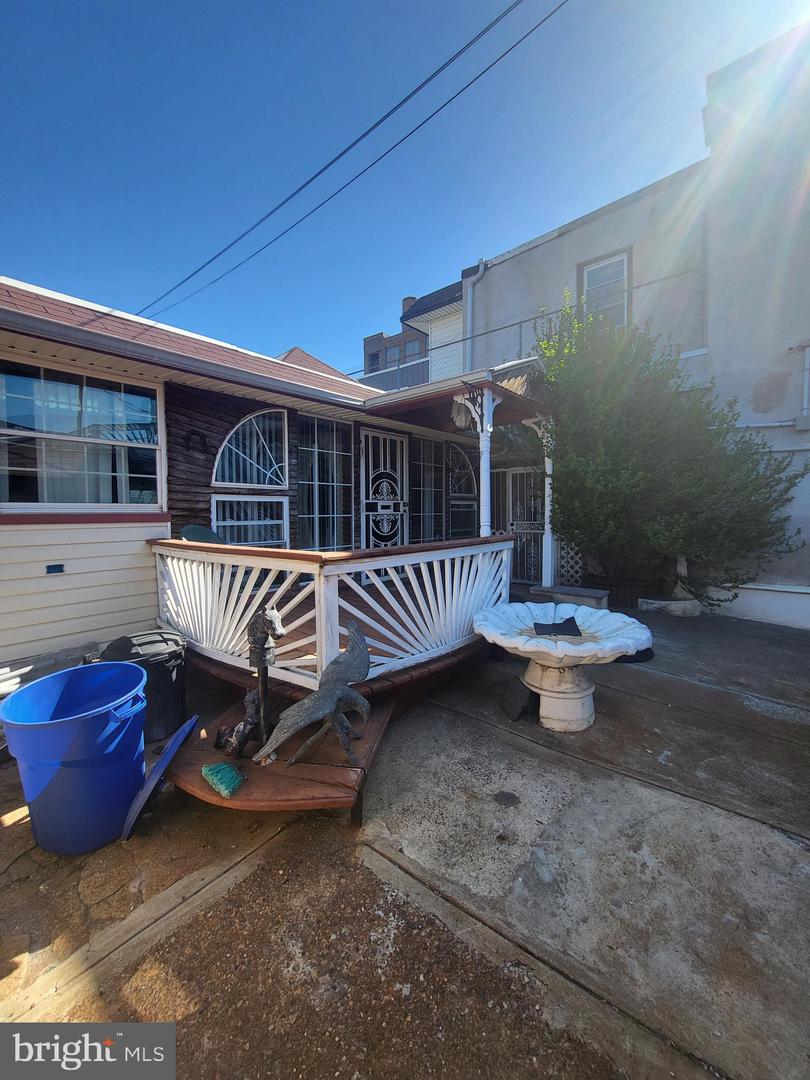 449-57 E Ontario St Property Photo 9