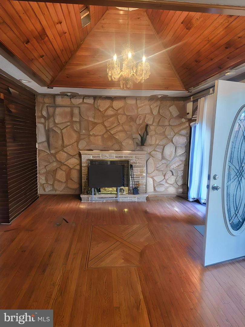 449-57 E Ontario St Property Photo 12