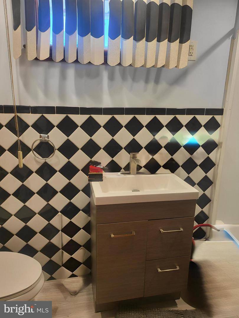 449-57 E Ontario St Property Photo 14