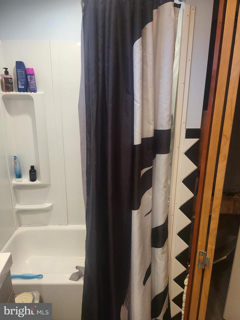 449-57 E Ontario St Property Photo 15